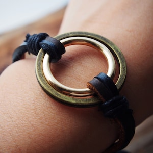 Woman Leather Bracelet, Wear the ring, O Ring bracelet thin, mother, grandma, woman jewelry, handmade, Widow Gift, Personalized Gift for her
