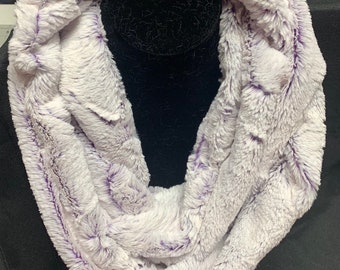 4011 Minnie Knit Infinity Scarf