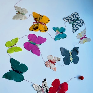 Guirlande en papier Bouddha et papillons en papier fait main