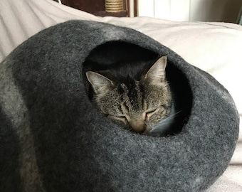 Premium Merino Cat Cave, Cat Bed, Cat House, Pet Bed, Puppy Bed ,Handmade 100% Merino Wool Bed for Cats and Kittens – light Grey