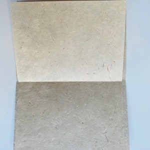 Handgjort papper med 5 kort och 5 kuvert, hantverkspapper, miljövänligt handgjort lokta-papper i Nepal, paket med 5 kort, brittisk säljare bild 6