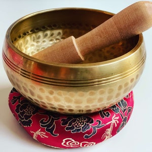 Hand Beaten Singing Bowl , Tibetan, Himalayan Gupla Singing Bowl for Meditation, Sound, Peace and Love, Mindfulness YogaChakra Healing UK