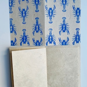 Handgjort papper med 5 kort och 5 kuvert, hantverkspapper, miljövänligt handgjort lokta-papper i Nepal, paket med 5 kort, brittisk säljare SCORPION 5 NOTE CARD