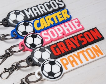 Gepersonaliseerde voetbalsleutelhanger | Bagagelabel, rugzaklabels, kindernaamkaartjes, sportsleutelhangers, bedels
