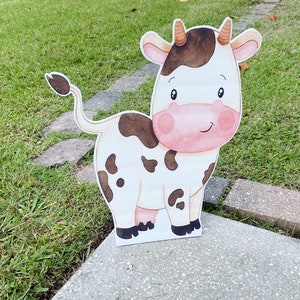 Ideas de decoración para fiestas infantiles con personajes de granja de vacas y recortes