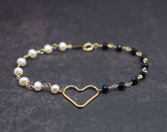 Black Spinel And Pearl 14k Gold Filled Heart Bracelet | Birthday Wedding Anniversary Gift For Her | Dainty Wire Wrapped Beaded Bracelet