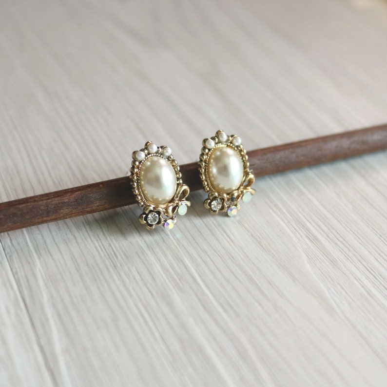 invisible clip on earrings stud clip on earrings resin clip on earrings non pierced earrings Vintage pearl stud clip on earrings