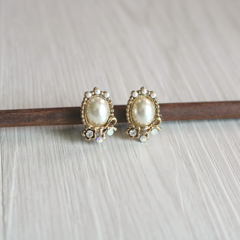 invisible clip on earrings stud clip on earrings resin clip on earrings non pierced earrings Vintage pearl stud clip on earrings