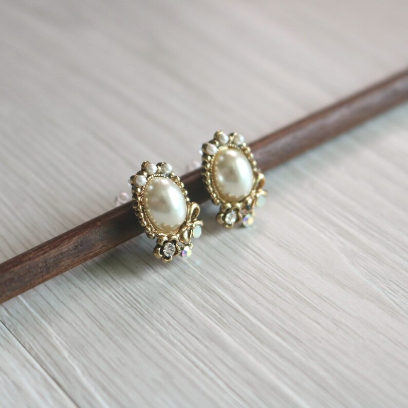 invisible clip on earrings stud clip on earrings resin clip on earrings non pierced earrings Vintage pearl stud clip on earrings