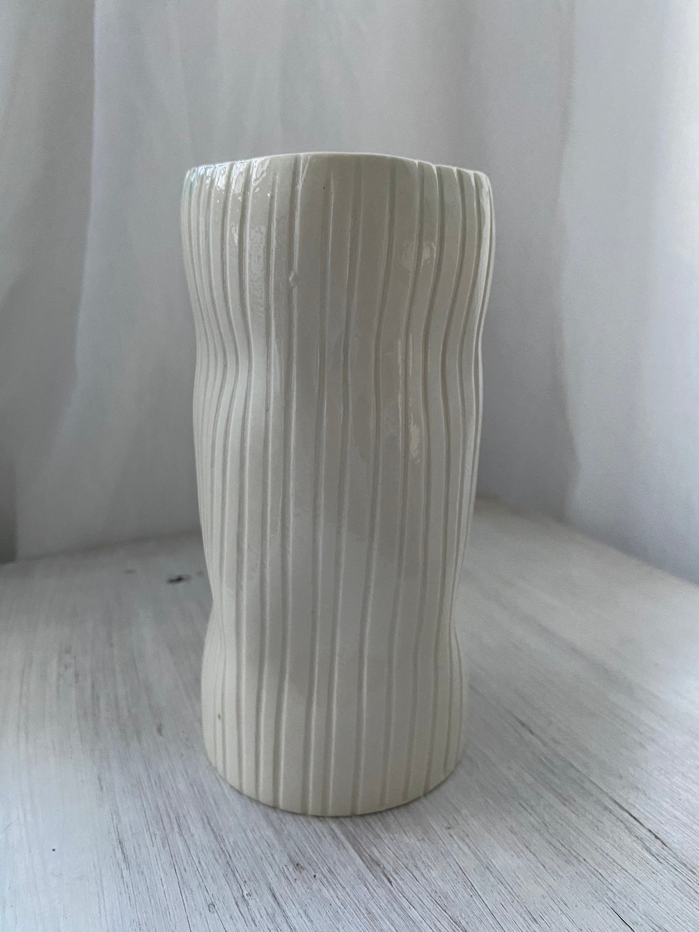 Vase whiteribbed // Handmade porcelain vase with a Etsy