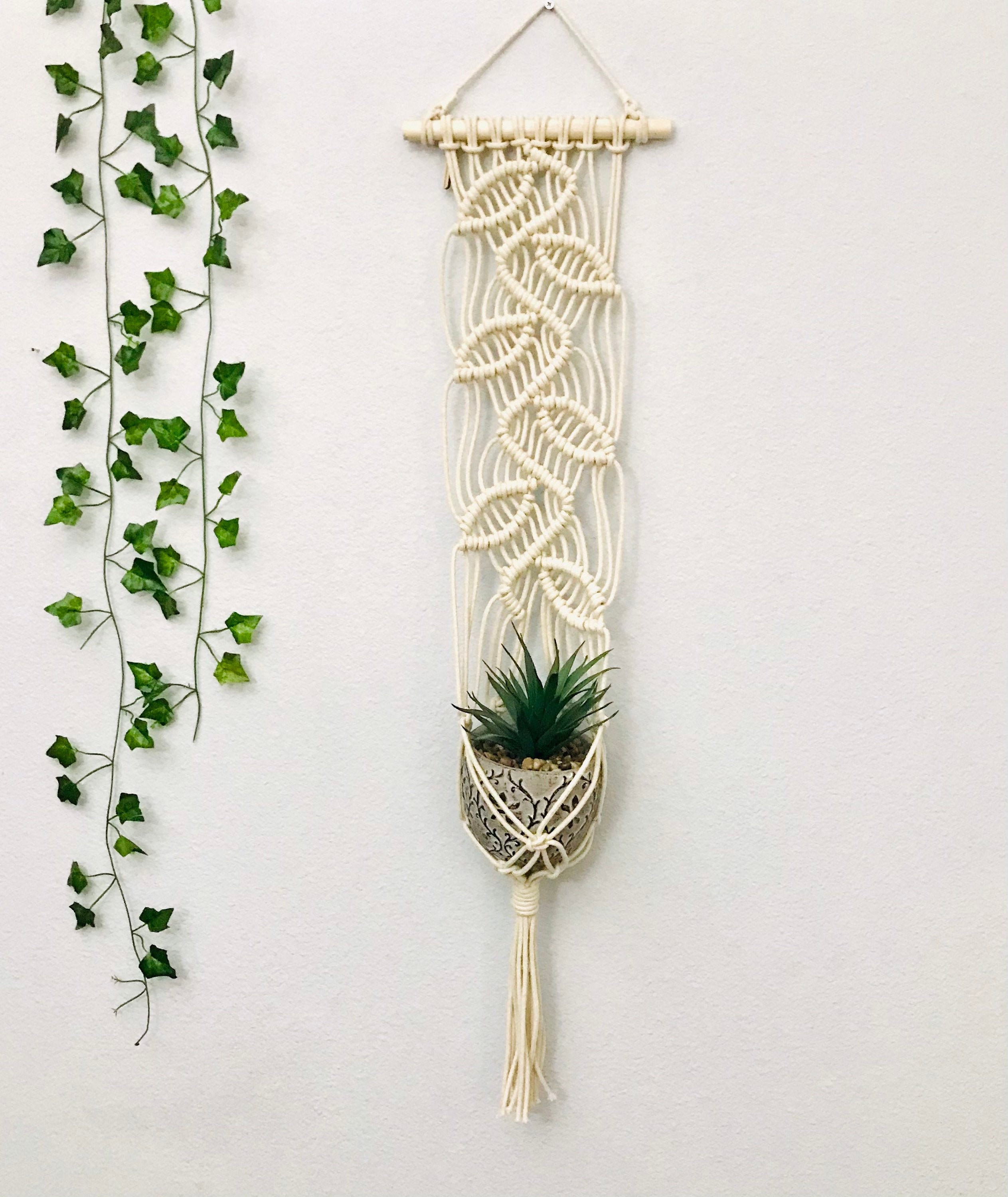 Modern Macrame Book: Create Stunning Plant Hangers for Your Deco