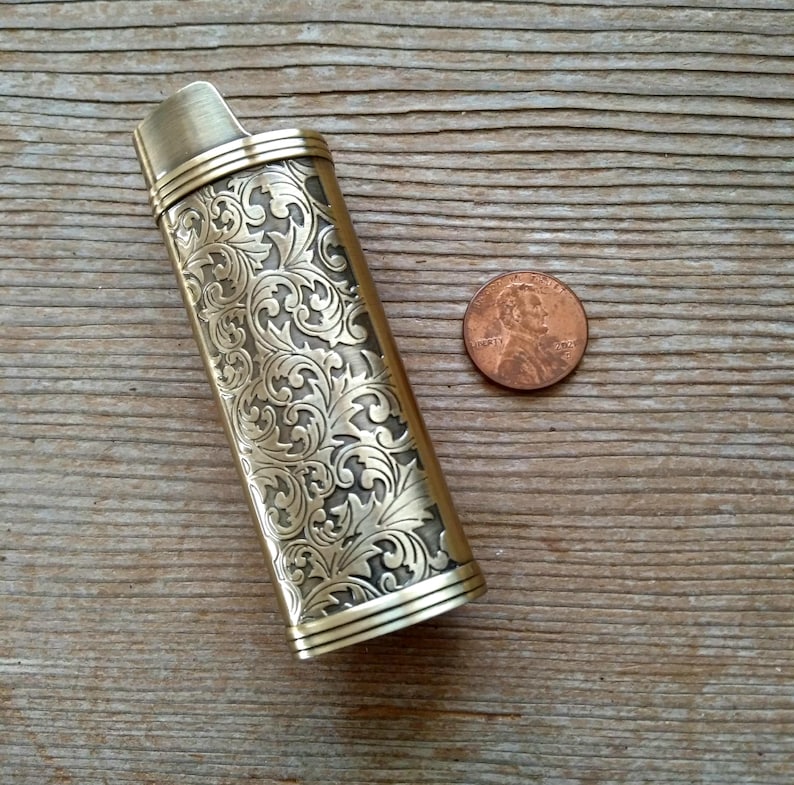 Ornate Antiqued Brass Cigarette Case, Winged Angel or Warrior Goddess and Horses Card Case, Bronze Horse Case imagem 7