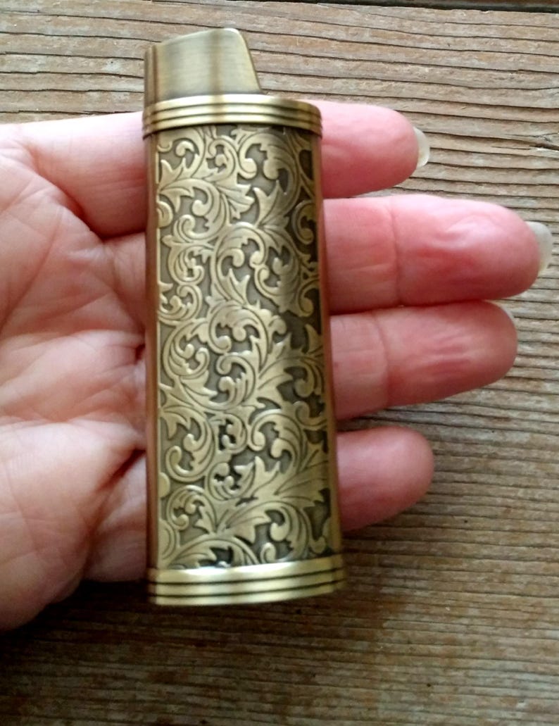 Ornate Antiqued Brass Cigarette Case, Winged Angel or Warrior Goddess and Horses Card Case, Bronze Horse Case imagem 8