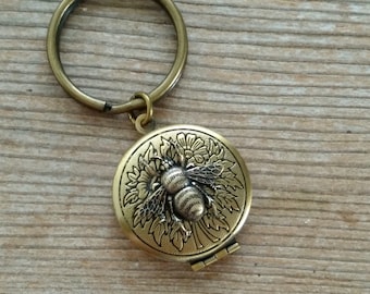 Bee Locket Keychain, Brass Bee Locket Keyring, Embossed Floral Bee Keychain, Antiqued Brass Bee Locket, Honeybee Locket, Bee Flower Locket