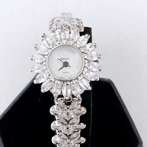 Luxury Woman Lady Floral Watch with Crystal Rhinestones for Gift