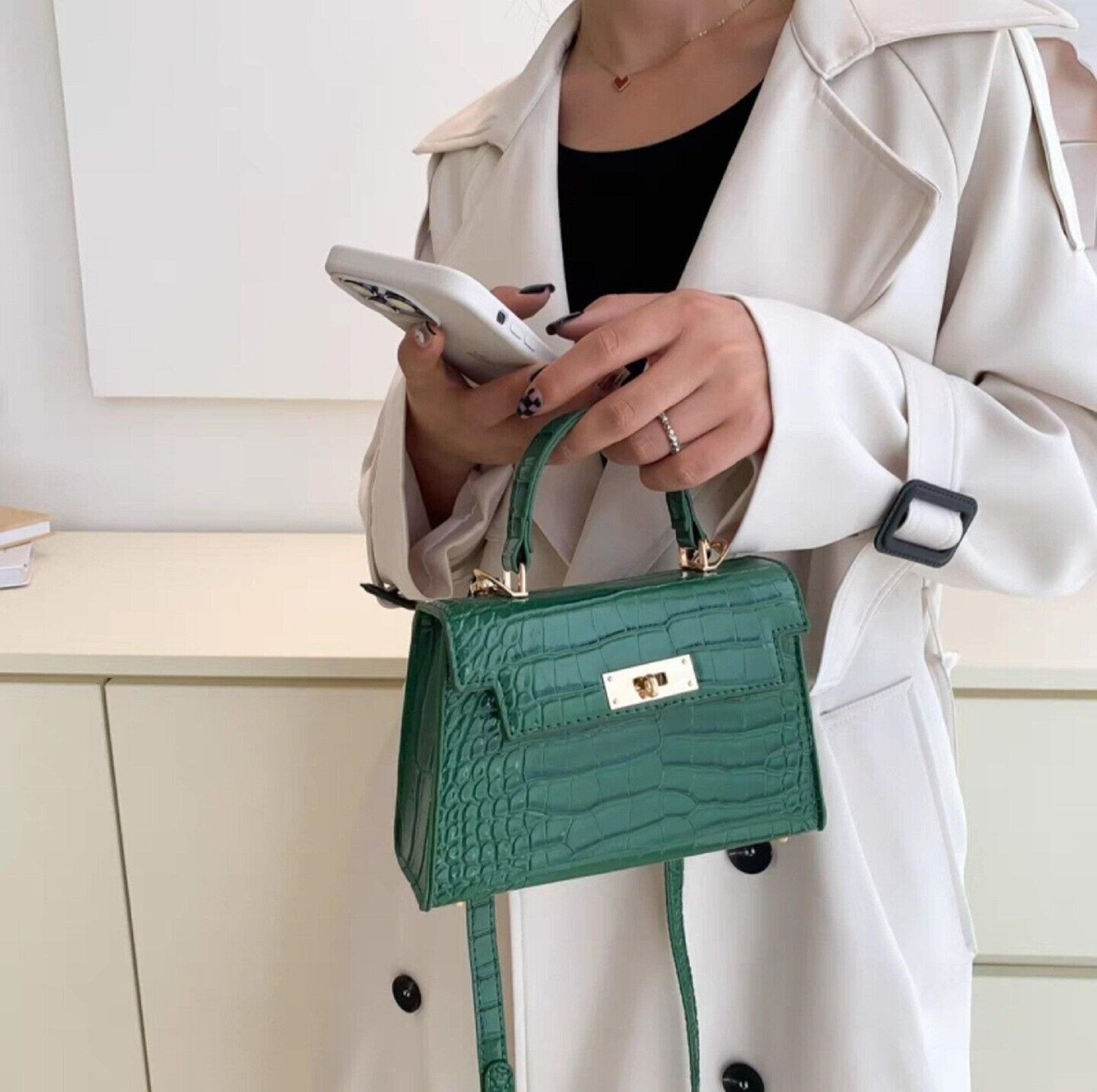 Emg7061 Shoulder Wholesale Hand Woman Female Women Crocodile Handbag Kelly  Bags Inspired Luxury Branded Leather Famous Designer Brand Bag - China Crocodile  Handbag and Kelly Bag price