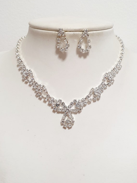 PrettyWomenDesign Gorgeous Wedding Bridal Party Silver Colour Necklace and Earrings Set with Shining Diamante Rhinestones