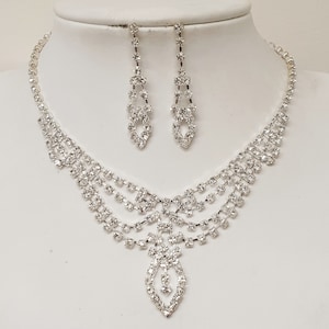 Gorgeous Wedding Party Necklace and Earrings Set Silver Colour With Shining Diamante Rhinestones