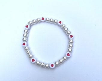 Glass pearl and heart beaded stretch bracelet