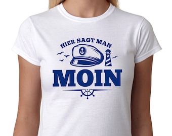 Hier sagt man MOIN Leuchtturm Maritim Nautical Ostsee Ostfriesland Hamburg Sylt Rostock Meer Urlaub Strand Möwen Girlie Damen Lady T-Shirt