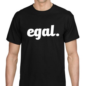 EGAL Sprüche Spruch Parodie Satire Comedy Spaß Lustig Humor Witzig Party Feier Mallorca Geschenk Geschenkidee Geburtstag Fun Lustig T-Shirt