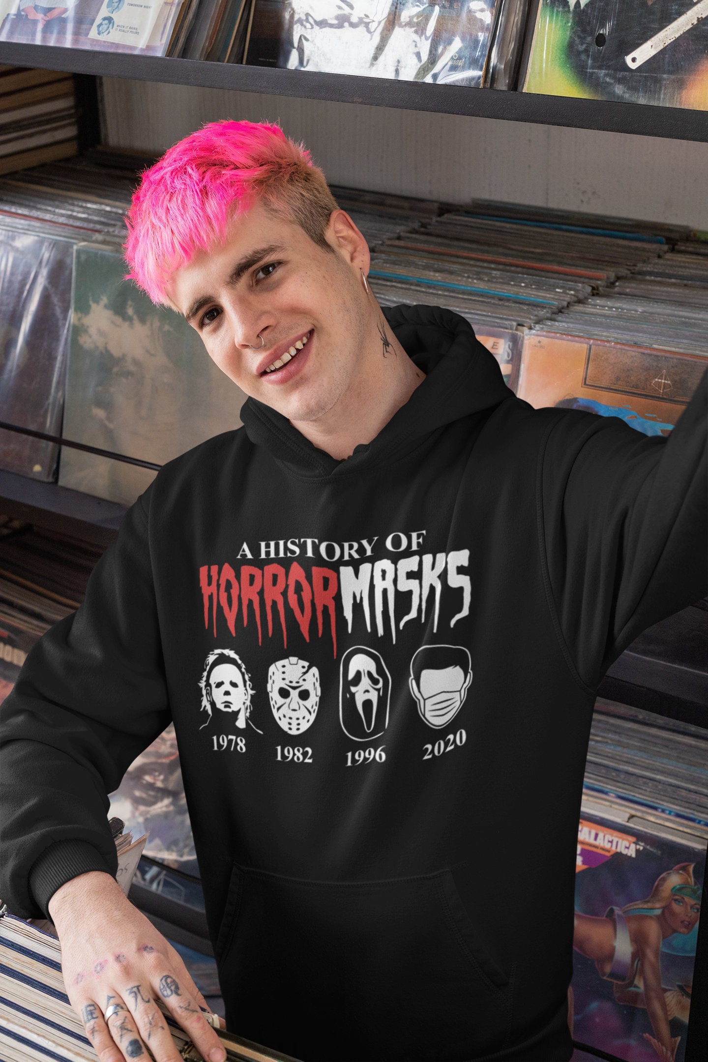 The History Of Horrormask Herren Sweatshirt – Lustiges Halloween-Shirt Mit Masken-Print (S–5XL)