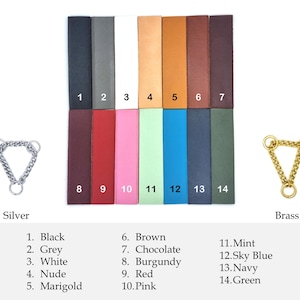 Op de afbeelding: Een productpresentatie met een zilveren en een messing kettingdriehoek, samen met kleurstalen genummerd 1-14. Kleuren zijn onder meer zwart, grijs, wit, nude, goudsbloem, bruin, chocolade, bordeaux, rood, roze, mint, hemelsblauw, marineblauw en groen.