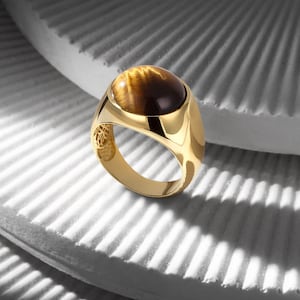 18K gouden gebonden zegelring | Tijgeroog cabochon edelsteen | Graveerbare statementband voor heren | Luxe cadeau voor hem, verjaardag, jubileum