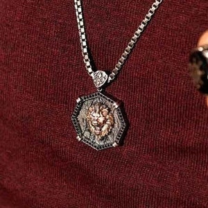 Exquisite Sterling Silver Lion Necklace | Men&#39;s Handcrafted Luxury Pendant | Bold Statement Jewelry | Distinctive Artisan Gift