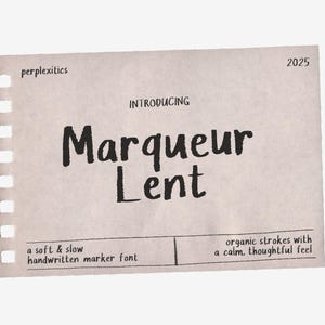 Może przedstawiać: Beżowa strona z notatnika z tekstem "INTRODUCING Marqueur Lent" w odręcznej czcionce pisaka. Strona zawiera słowa "perplexities" i "2025". Na dole strony widnieje napis "a soft & slow handwritten marker font" oraz "organic strokes with a calm, thoughtful feel."