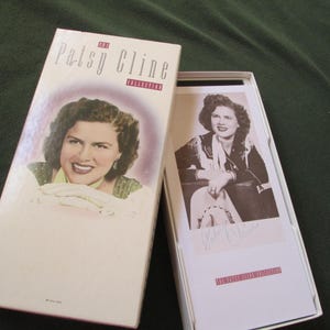 Vintage MCA Patsy Cline 4 CD Music Collection and Book Box Set from 1991 in Good Condition. Country Music Lovers Deal