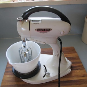 Vintage Hamilton Beach Model G Series Mixer With Two white Bowls. Possibly From The 1950&#39;s or Earlier. In Working Condition and Well Used.