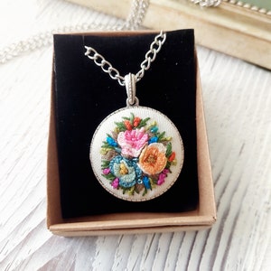 Floral and Bead Hand Embroidered Jewellry, Vintage, Colorful Rose Embroidery Necklace, Gift for Women image 6