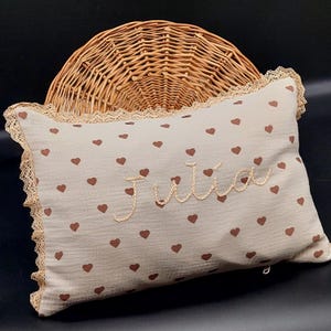 Fronha de musselina personalizada, capa de almofada com nome e monograma bordados à mão, decoração de quarto infantil, presente para novas mamães