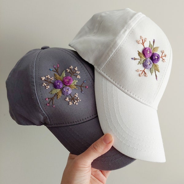 Casquette florale brodée à la main, chapeau botanique de fleurs cousues à la main, chapeau vintage pour femmes de style bohème coloré printemps-été, cadeau pour femmes