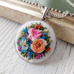 Floral and Bead Hand Embroidered Jewellry, Vintage, Colorful Rose Embroidery Necklace, Gift for Women image 2
