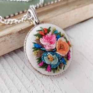 Floral and Bead Hand Embroidered Jewellry, Vintage, Colorful Rose Embroidery Necklace, Gift for Women image 3