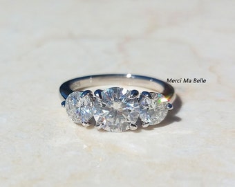 Anello di fidanzamento con tre pietre Moissanite / Anello di fidanzamento con Moissanite taglio brillante rotondo / Anello con Moissanite 2.2 CTW