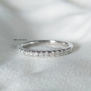 Banda de moissanita pavé / Banda de medio pavé / Anillo de moissanita de 0,3 quilates / Anillo de boda de moissanita / Banda de moissanita de corte brillante redondo