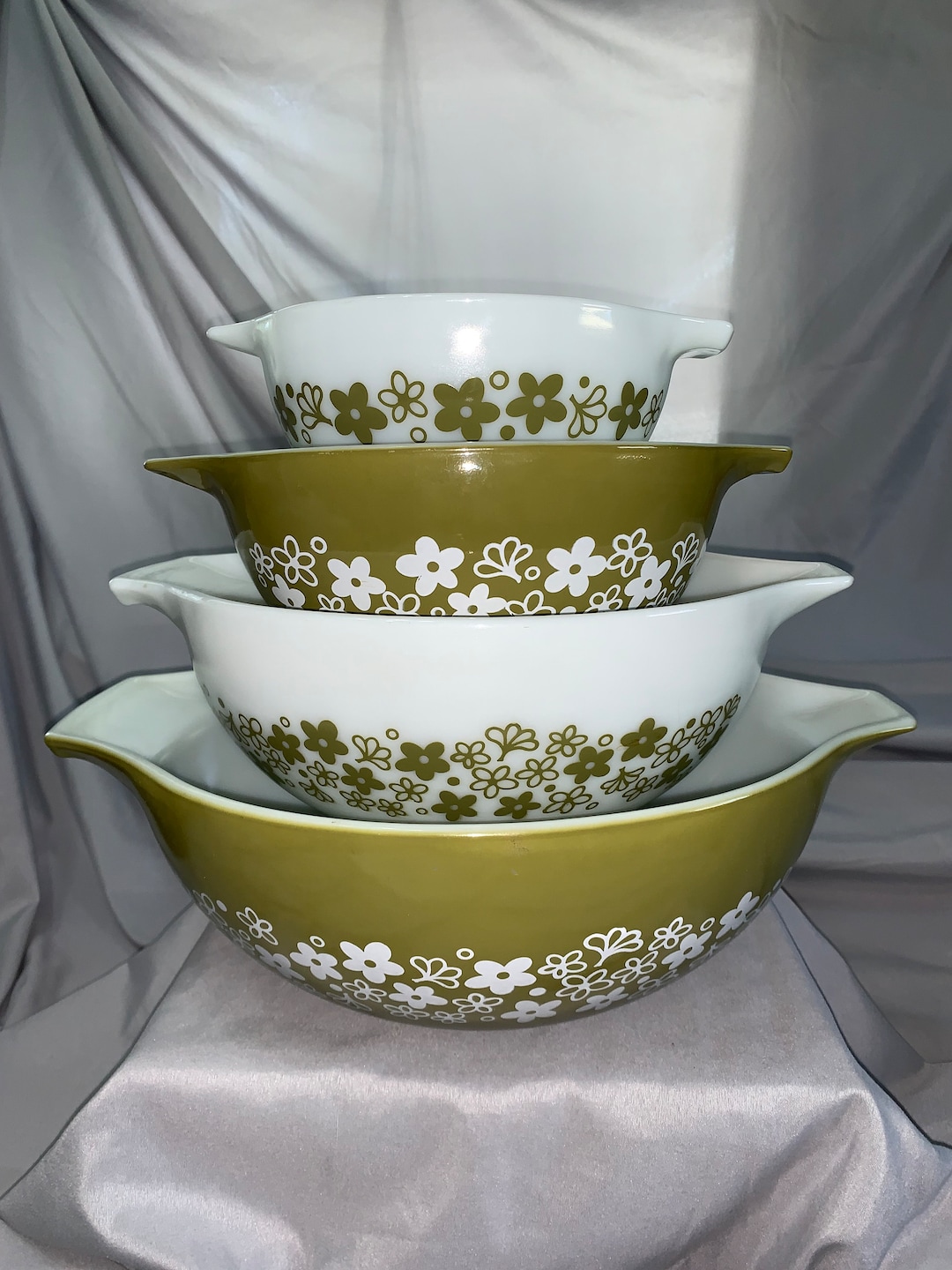 希少レア品 未使用 クランベリー　PYREX 2L3L セット　ベイク皿 Pyrex Spring Blossom Crazy Daisy Cinderella Nesting 4 Mixing Bowl
