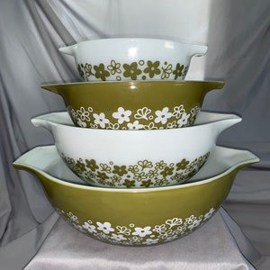 Pyrex Spring Blossom Crazy Daisy Cinderella Nesting 4 Mixing Bowl Set Avocado Green & White