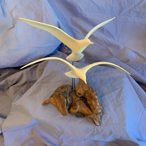 Vintage John Perry Duo 2 Seagull Sculpture Decor Statue Figurines on Burlwood Off White 9 inch Wingspan