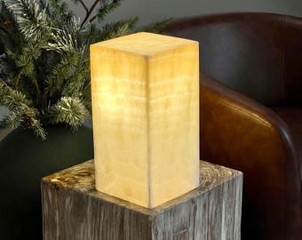 Contemporary Off-White Onyx Lamp: Elegant Natural Stone Decor (12 Inches)