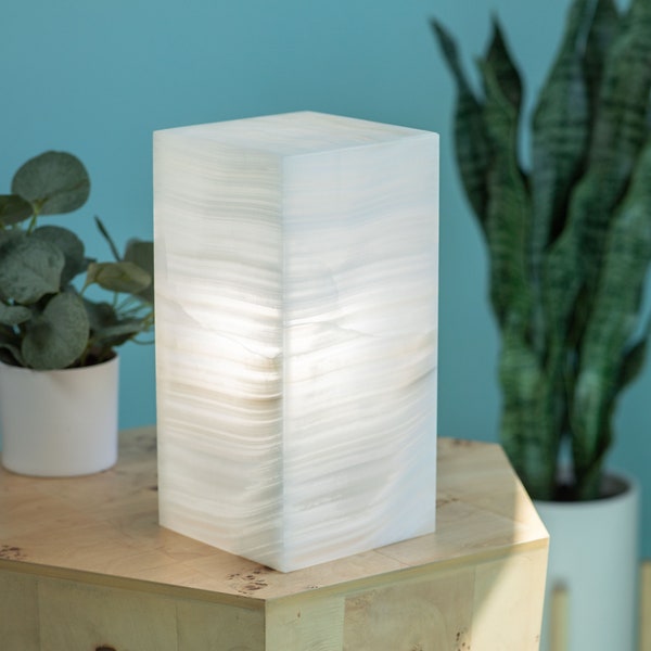 CRYSTALLINE WHITE ONYX Lamp