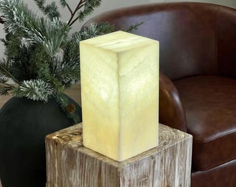 Contemporary Off-White Onyx Lamp: Elegant Natural Stone Decor (12 Inches)