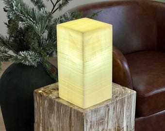 Contemporary Off-White Onyx Lamp: Elegant Natural Stone Decor (12 Inches)