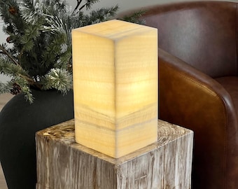 Contemporary Off-White Onyx Lamp: Elegant Natural Stone Decor (12 Inches)