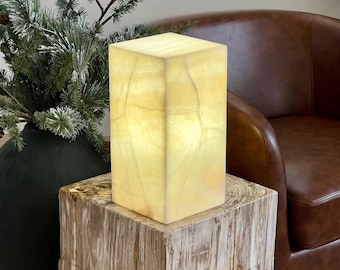 Contemporary Off-White Onyx Lamp: Elegant Natural Stone Decor (12 Inches)