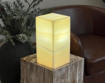 Contemporary Off-White Onyx Lamp: Elegant Natural Stone Decor (12 Inches)