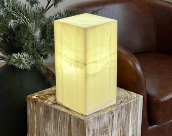 Contemporary Off-White Onyx Lamp: Elegant Natural Stone Decor (12 Inches)